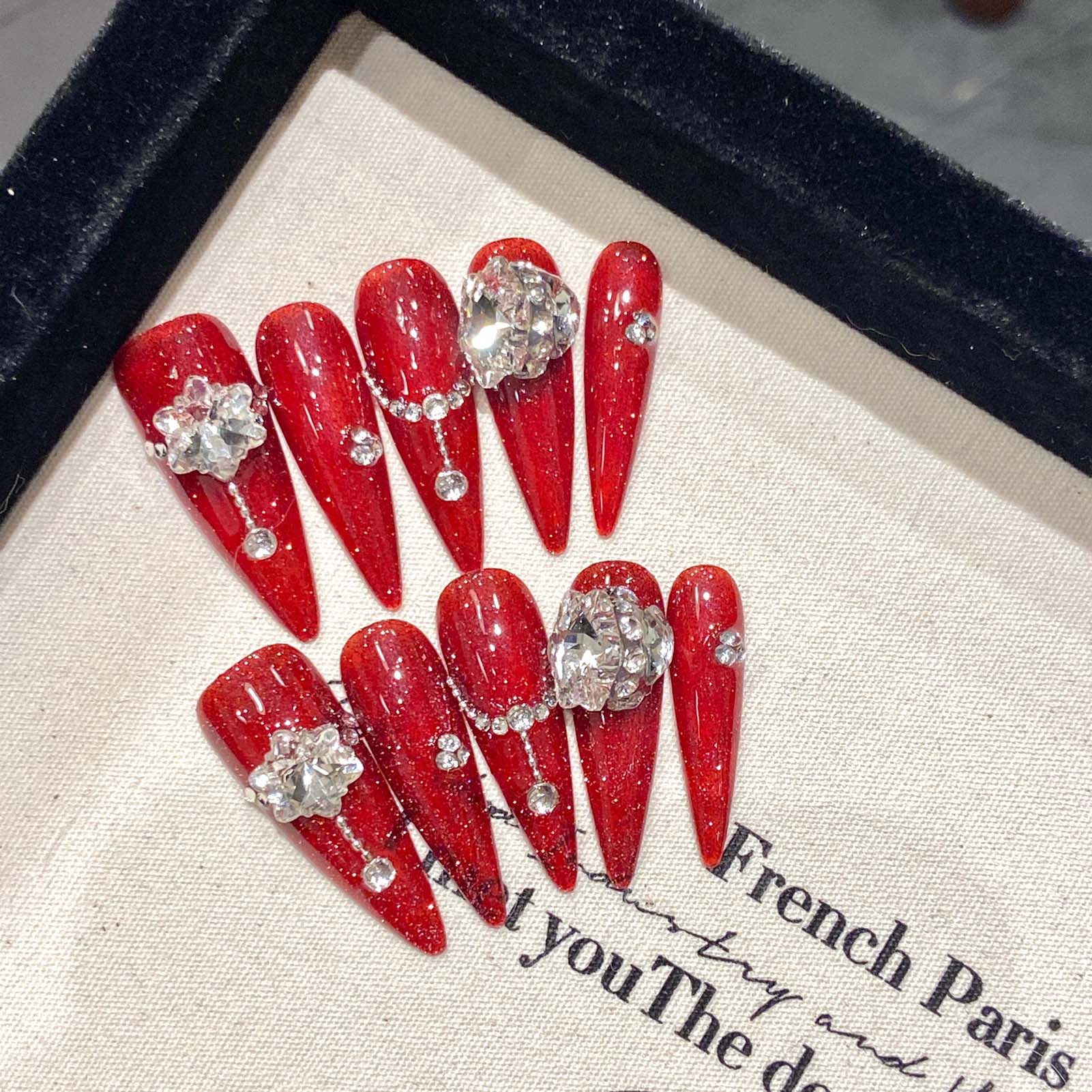 Pressed Flower Art - Faux ongles rouges faits à la