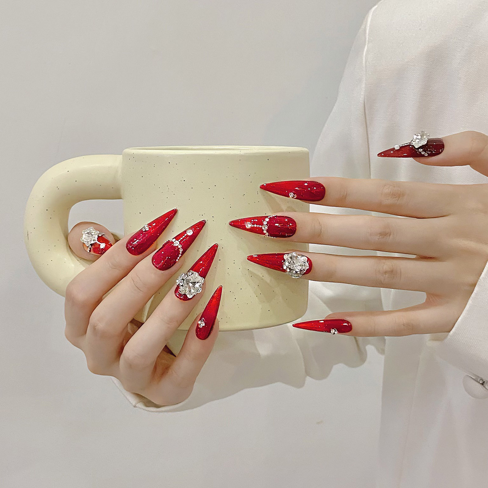 Faux ongles rouges faits à la  - Pressed Flower Art avis et prix